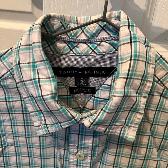 Tommy Hilfiger Custom Fit Shirt - Picture 2 of 2